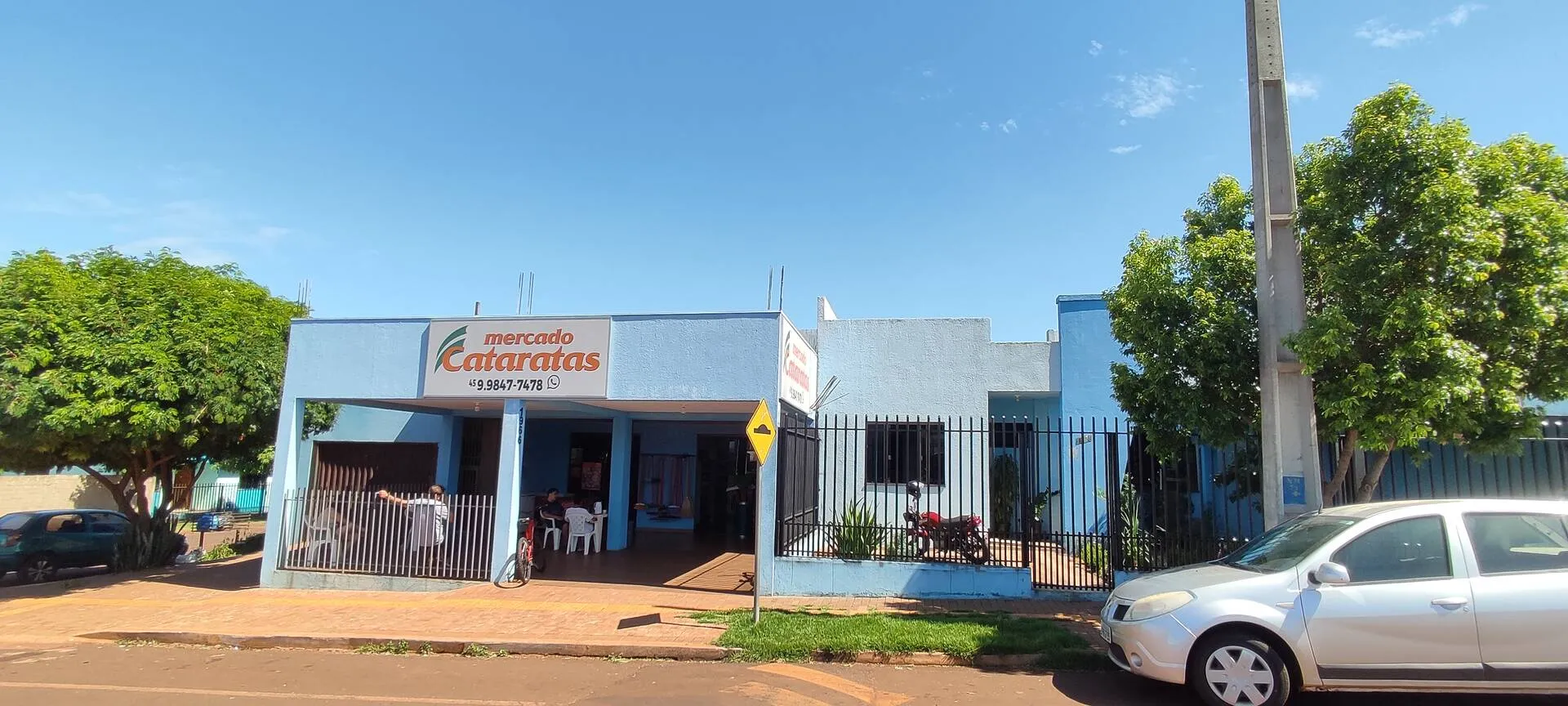 Imagem Casa à venda com sala comercial em São Miguel do Iguaçu - Bairro Cataratas - Imóvel de esquina com churrasqueira e energia solar