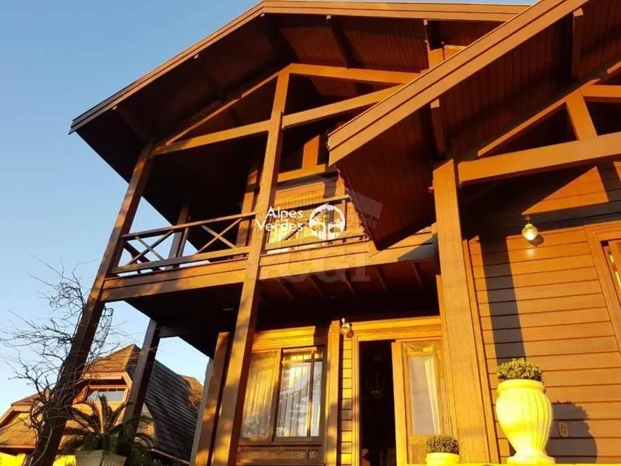 Imagem Vende-se Casa em Condominio com 3 suites a 5 minutos da Rua Coberta