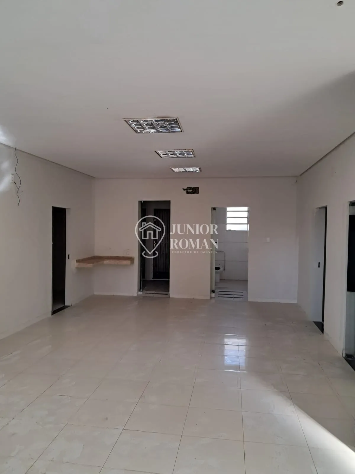 Imagem VENDO PONTO COMERCIAL NO CENTRO DE BARREIRAS/BA - EM FRENTE A PRAÇA DO CAIS