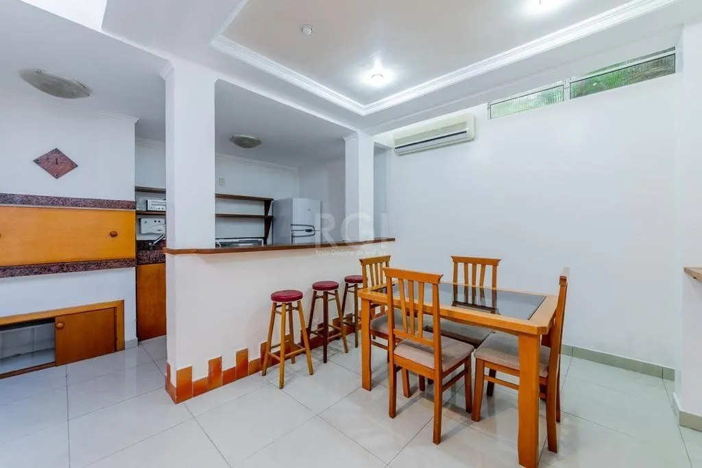 Imagem Casa Condominio para Venda - 210m², 3 dormitórios, sendo 3 suites, 1 vaga - Tristeza
