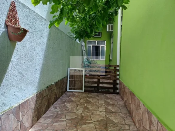 Imagem Imperdível oportunidade! Casa em condomínio à venda no Rio de Janeiro-RJ, 4 quartos, 2 suítes, 2 salas, 3 banheiros, 4 vagas, 230m².
