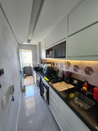 Imagem Com 68 m² de área útil, este apartamento totalmente reformado combina conforto, sofisticação e ...