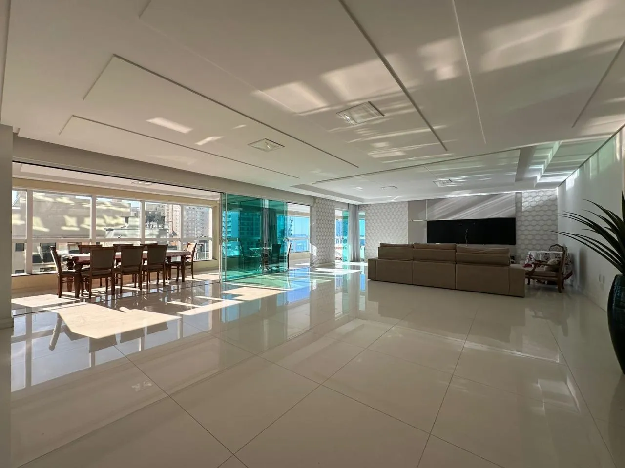 Imagem Apartamento com vista para o mar à venda com 300m2 por R$ 3.600.000,00