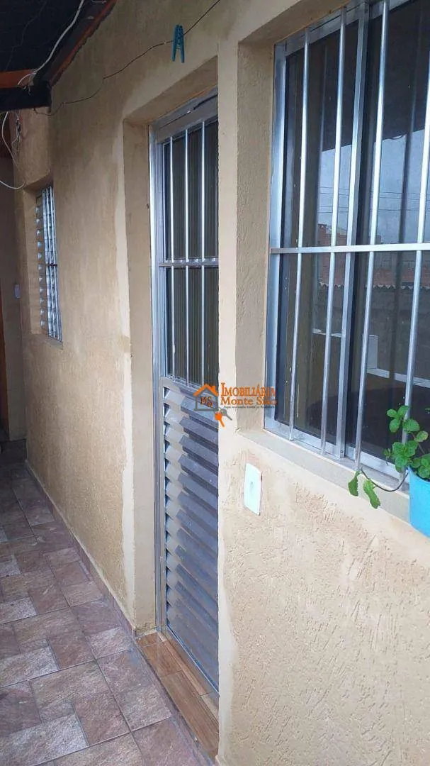Imagem Sobrado com 4 dormitórios à venda, 250 m² por R$ 315.000,00 - Jardim Santa Paula - Guarulhos/SP