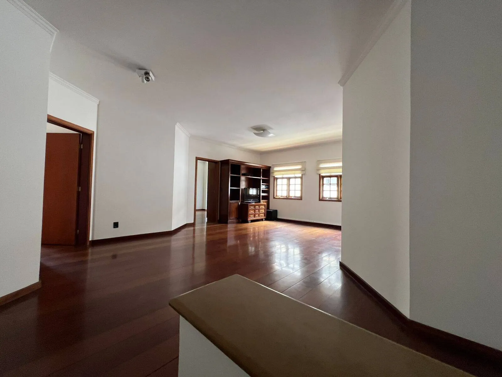 Imagem Casa Exclusiva em Tamboré, Santana de Parnaíba - Rodeada de Verde