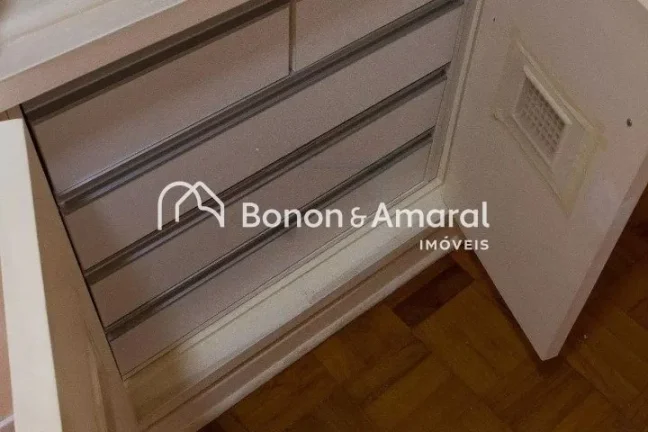 Imagem Apartamento em excelente localizaÃ§Ã£o, com ambientes amplos e acabamentos renovados. O living espaÃ...