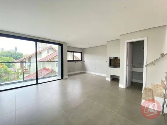 Imagem No bairro Tristeza, casa em condomínio com 2 andares, 3 dormitórios, suíte e 2 vagas.