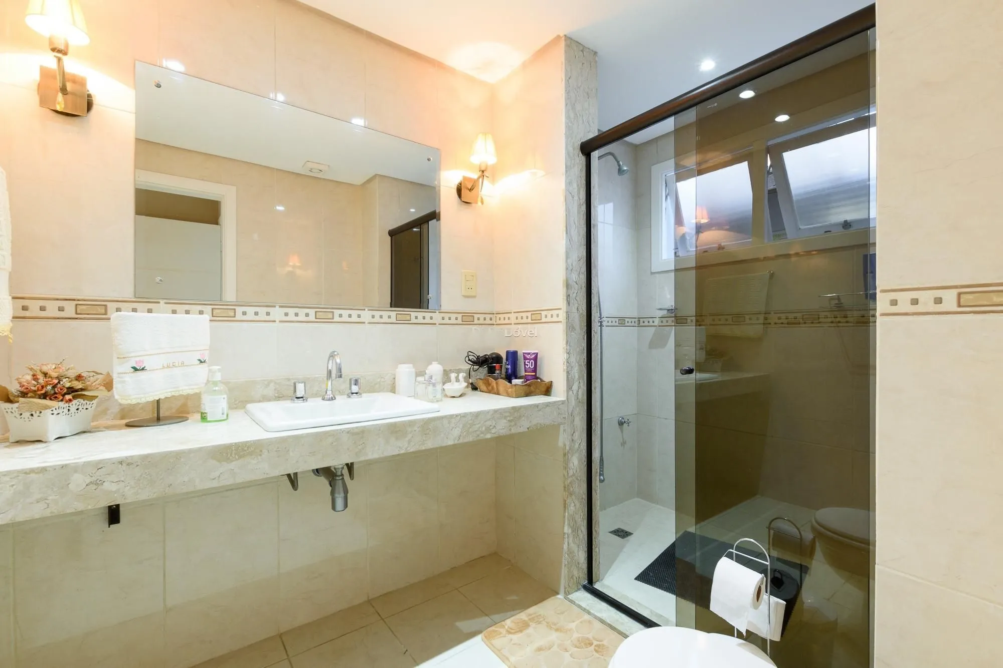 Imagem Venha morar em 350 m² com um clube em sua casa!