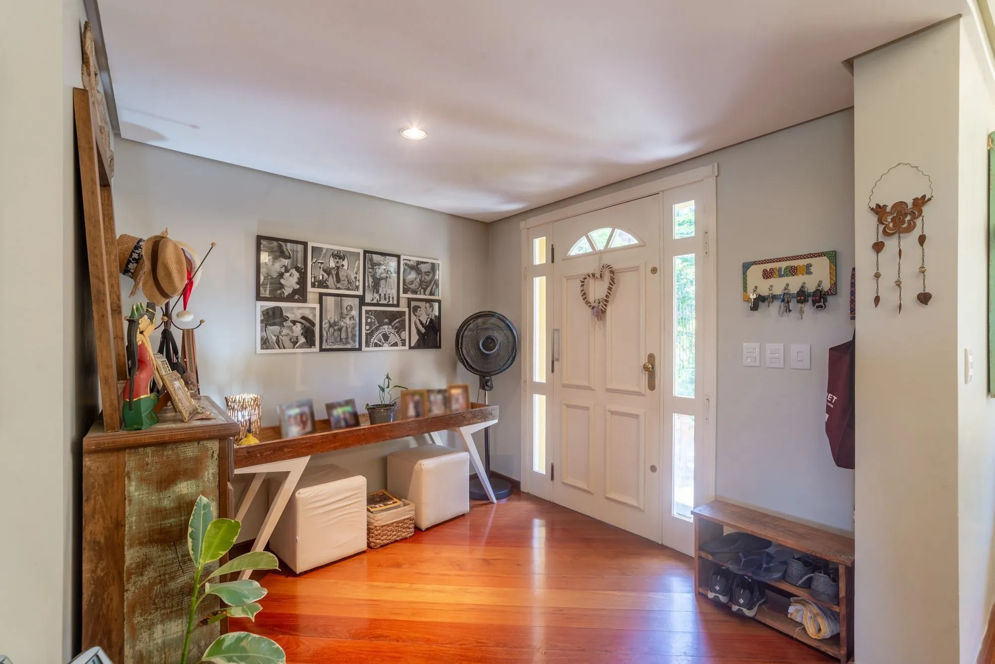 Imagem Casa térrea com 4 dormitórios, 2 suítes e 3 vagas.