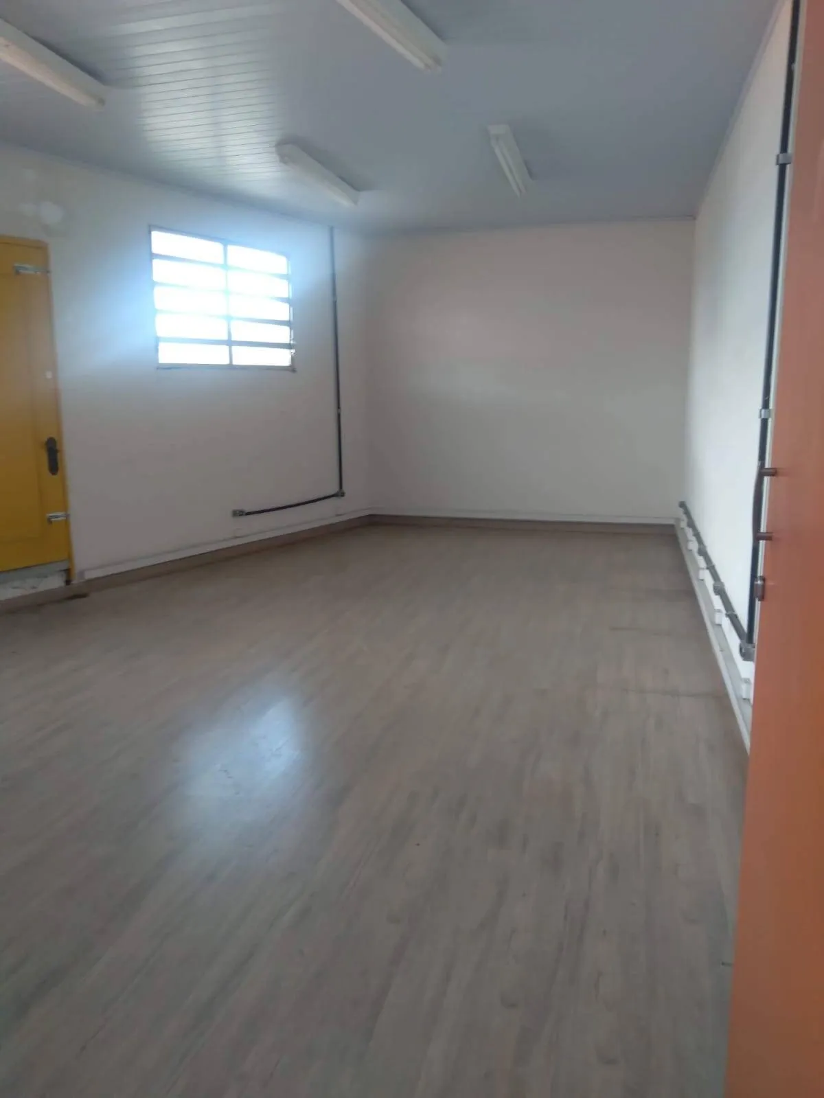 Imagem Galpão Comercial de Alto Padrão Próximo à Estação de Trem e Rodovias em Barueri