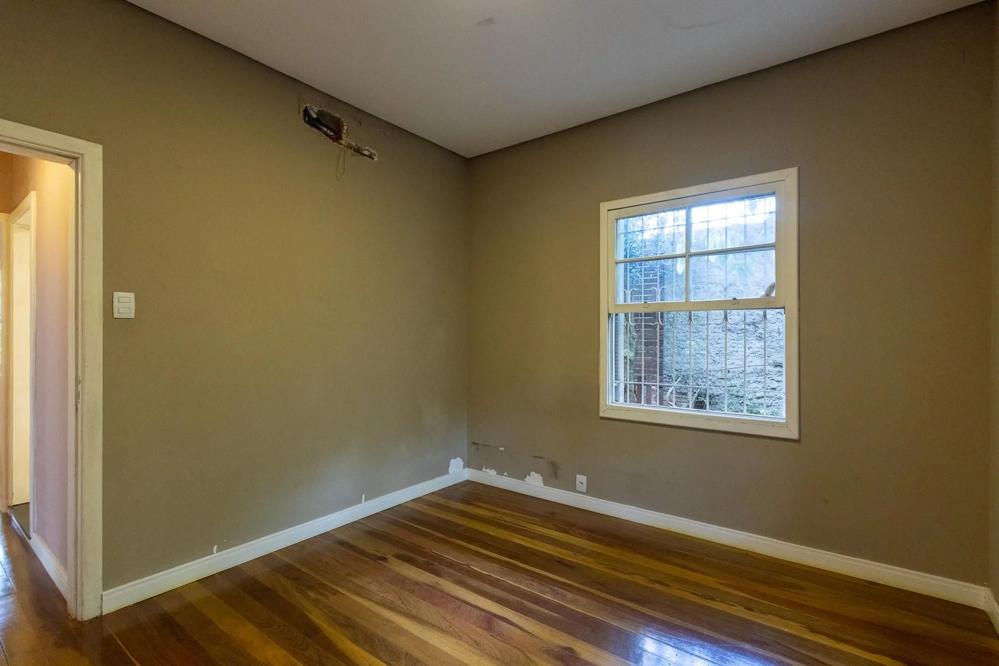 Imagem Bela casa térrea, 2 dormitórios e 1 suite - Parte alta do Bairro Espirito Santos
