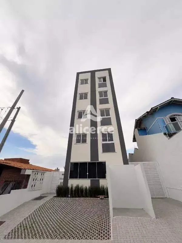 Imagem Apartamento para Locação em Coqueiros com 2 Dormitórios, 1 Suíte e Sol o Dia Todo