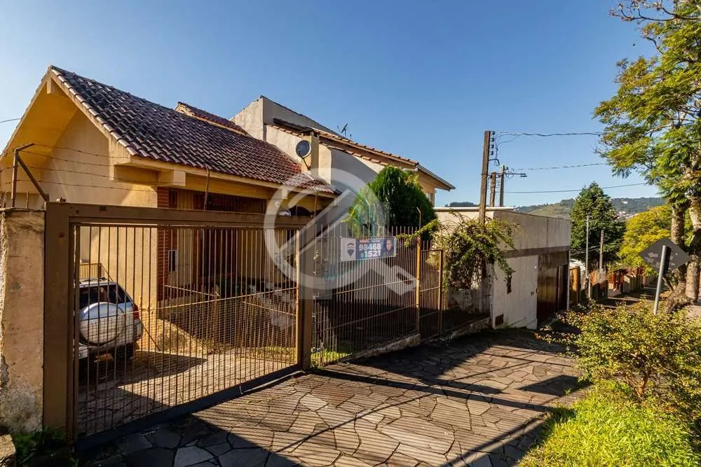 Imagem Imperdível oportunidade de morar em um imóvel aconchegante no charmoso bairro Medianeira. Este bel...