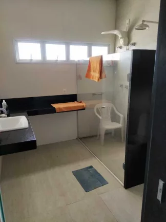Imagem Descubra o privilégio de viver em uma verdadeira mansão duplex no exclusivo Condomínio Belvedere, em Esmeraldas! Com impressionantes 850m² de área útil, esta residência foi projetada para proporcionar