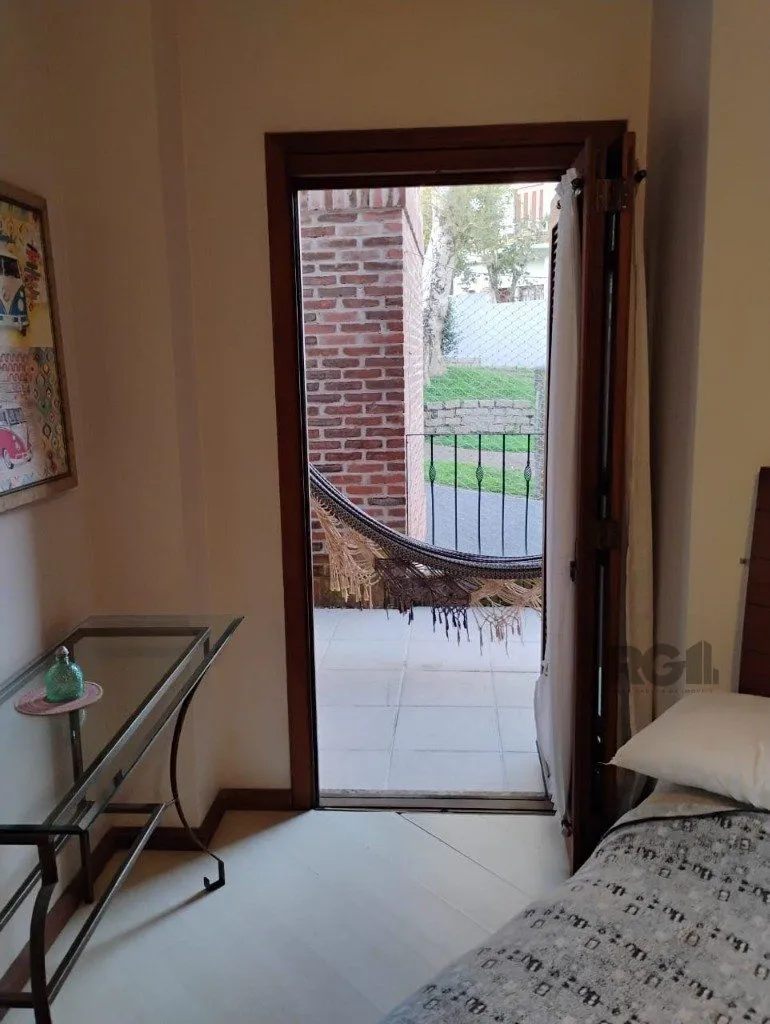 Imagem Casa em condomínio de 166m², 3 suítes 1 vaga do bairro Jardim Isabel