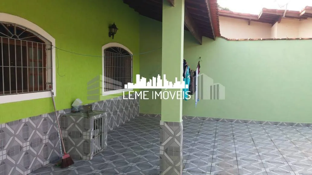 Imagem CASA TÉRREA AMPLA À VENDA NO LITORAL DE SÃO PAULO, ACEITA FGTS!!!