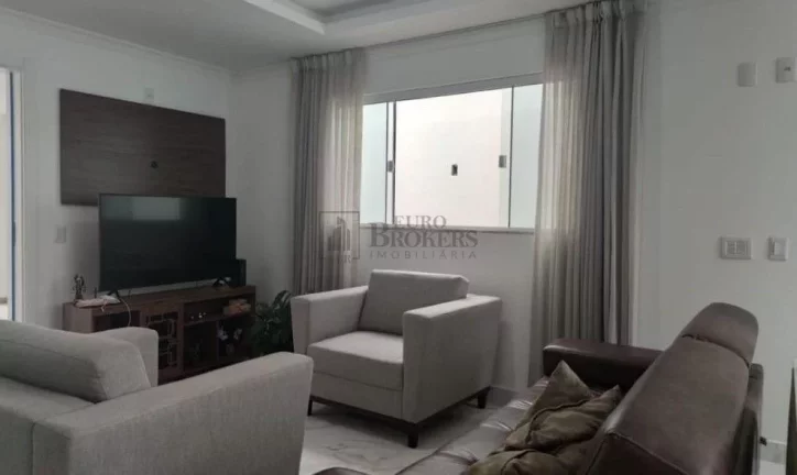Imagem Sobrado triplex no Centro de Balneário Camboriú.
