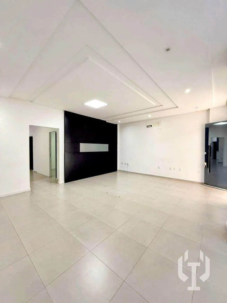 Sala comercial para alugar, MEIA PRAIA, 131m2