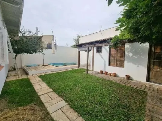 Imagem Casa 3 Dormitórios com Piscina à Venda no Guarujá - Zona Sul de Porto Alegre