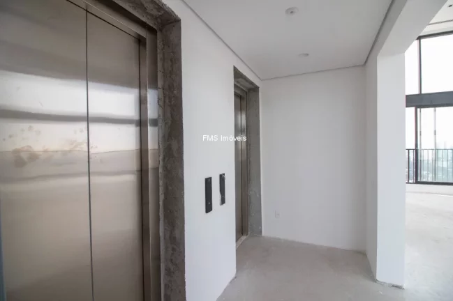 Imagem Cobertura em Moema, com 7 vagas e 548,29 m²