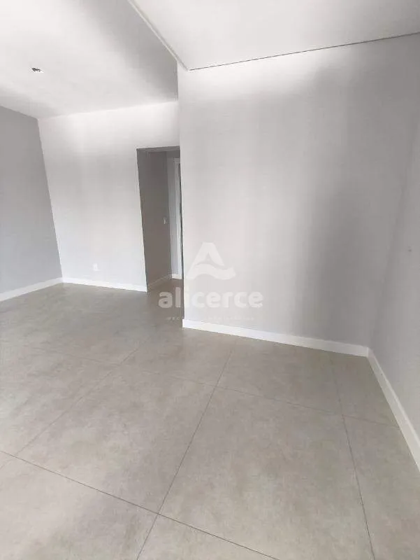 Imagem Apartamento à venda com 2 quartos 1 suíte, 66,23m² em Barreiros São José
