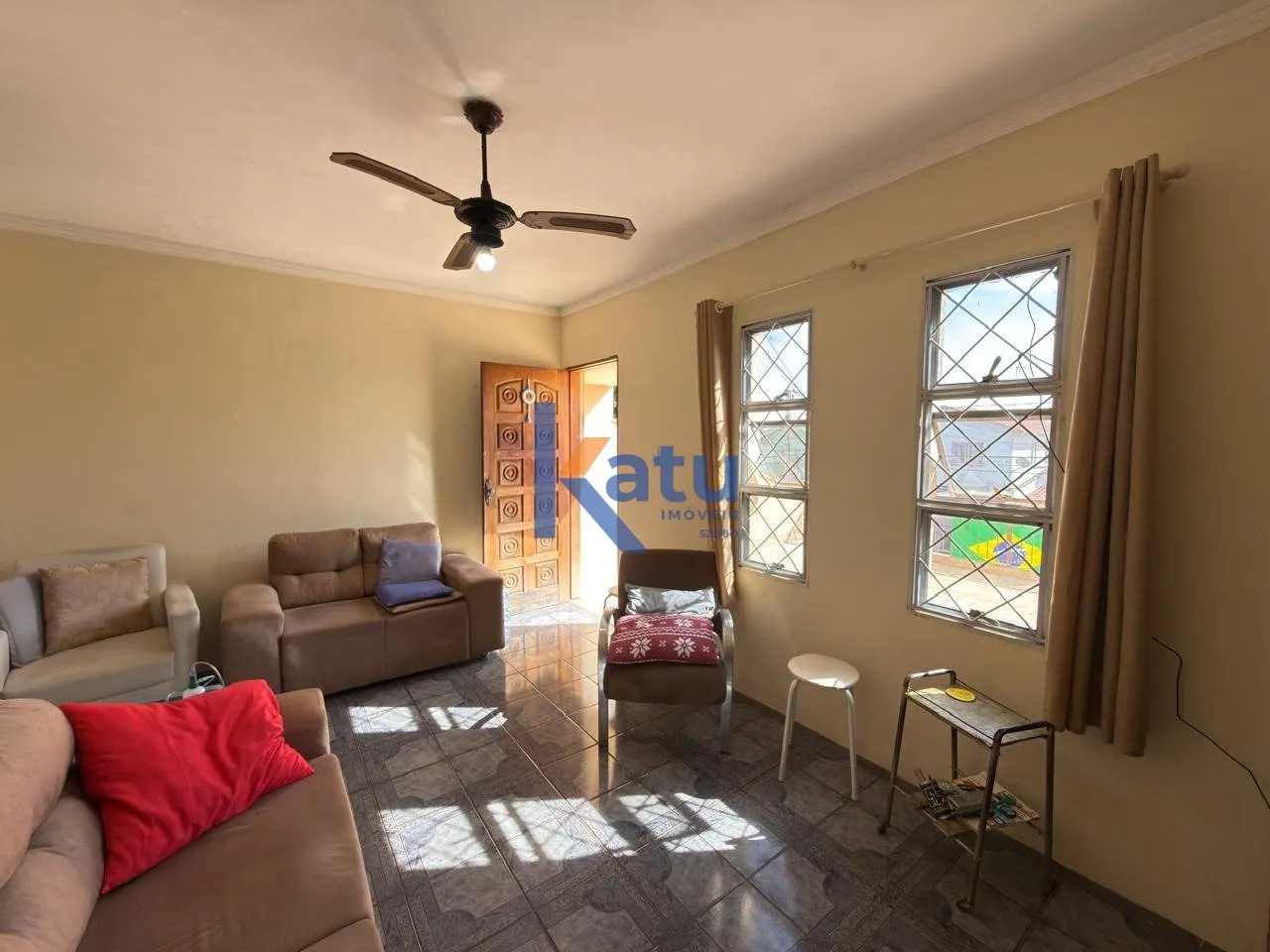 Imagem CASA PARA VENDA NO BAIRRO ELOY CHAVES EM JUNDIAÍ/SP

O imóvel possui 01 sala de estar equipada com...