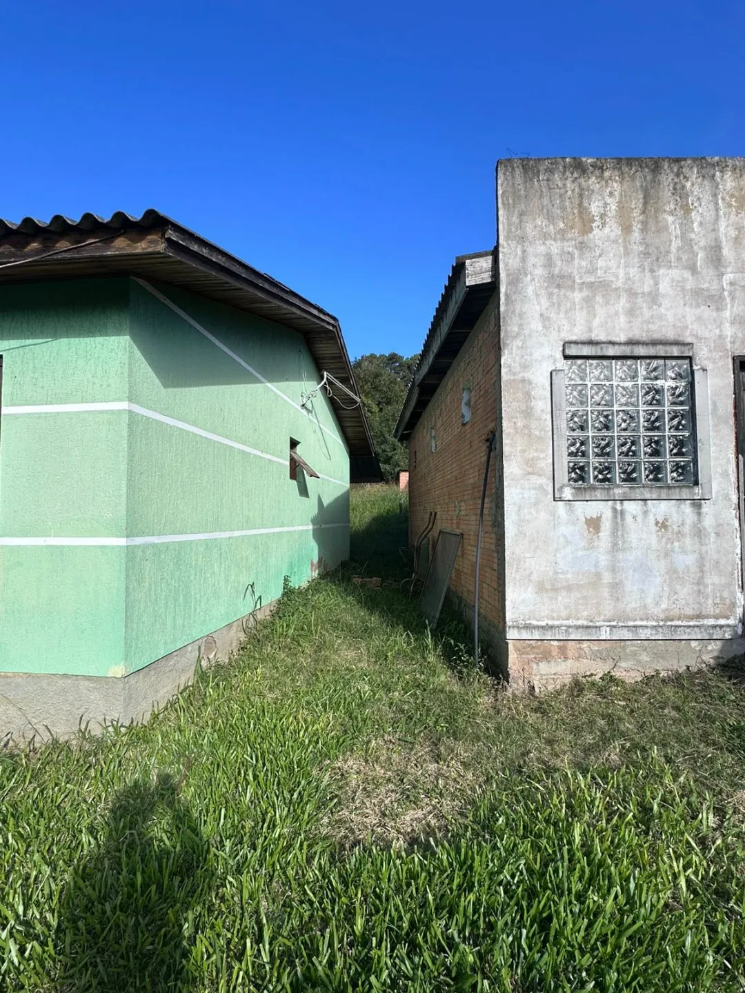 Imagem CASA À VENDA COM 2 DORMITÓRIOS E CONSTRUÇÃO PARA COMÉRCIO NO Tarumã