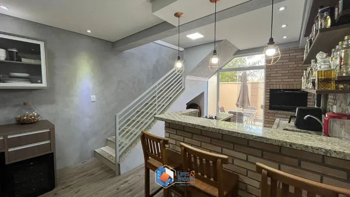 Imagem Sobrado para venda em Jardim Regina com 3 quartos, sendo 3 suítes, 183m²