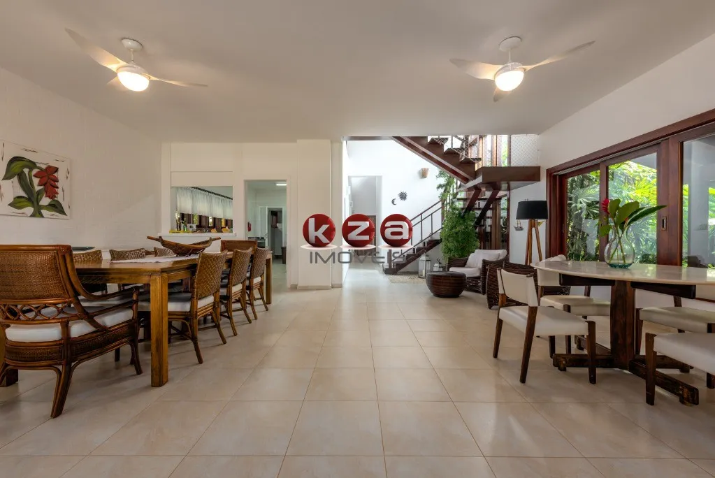 Imagem Mansão de Luxo em Condomínio Exclusivo em Maresias - 5 quartos, 5 suítes, 3 salas, 6 banheiros, 5 vagas, 507m². Venha conferir!