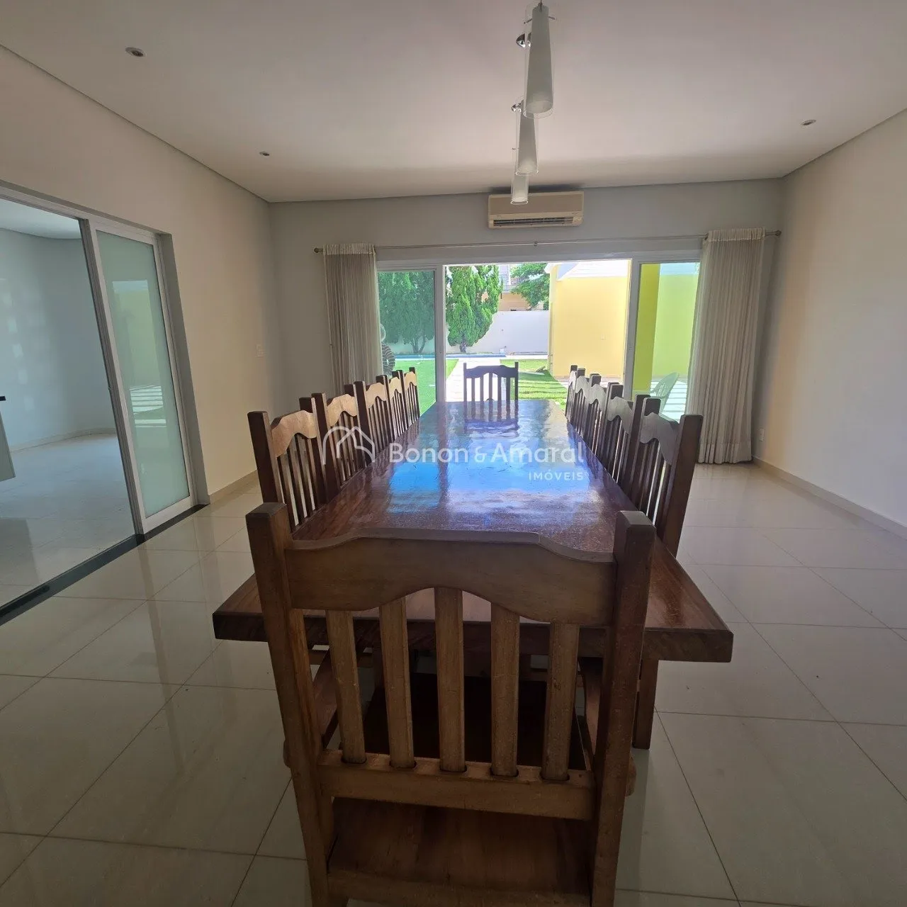 Imagem Sobrado com 316m², 4 suítes, 3 com closet, com piscina em Barão Geraldo