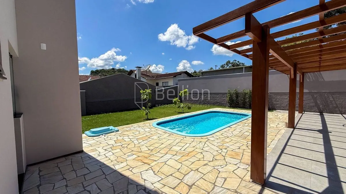 Imagem Sobrado com suíte e piscina no bairro Quintino - Timbó