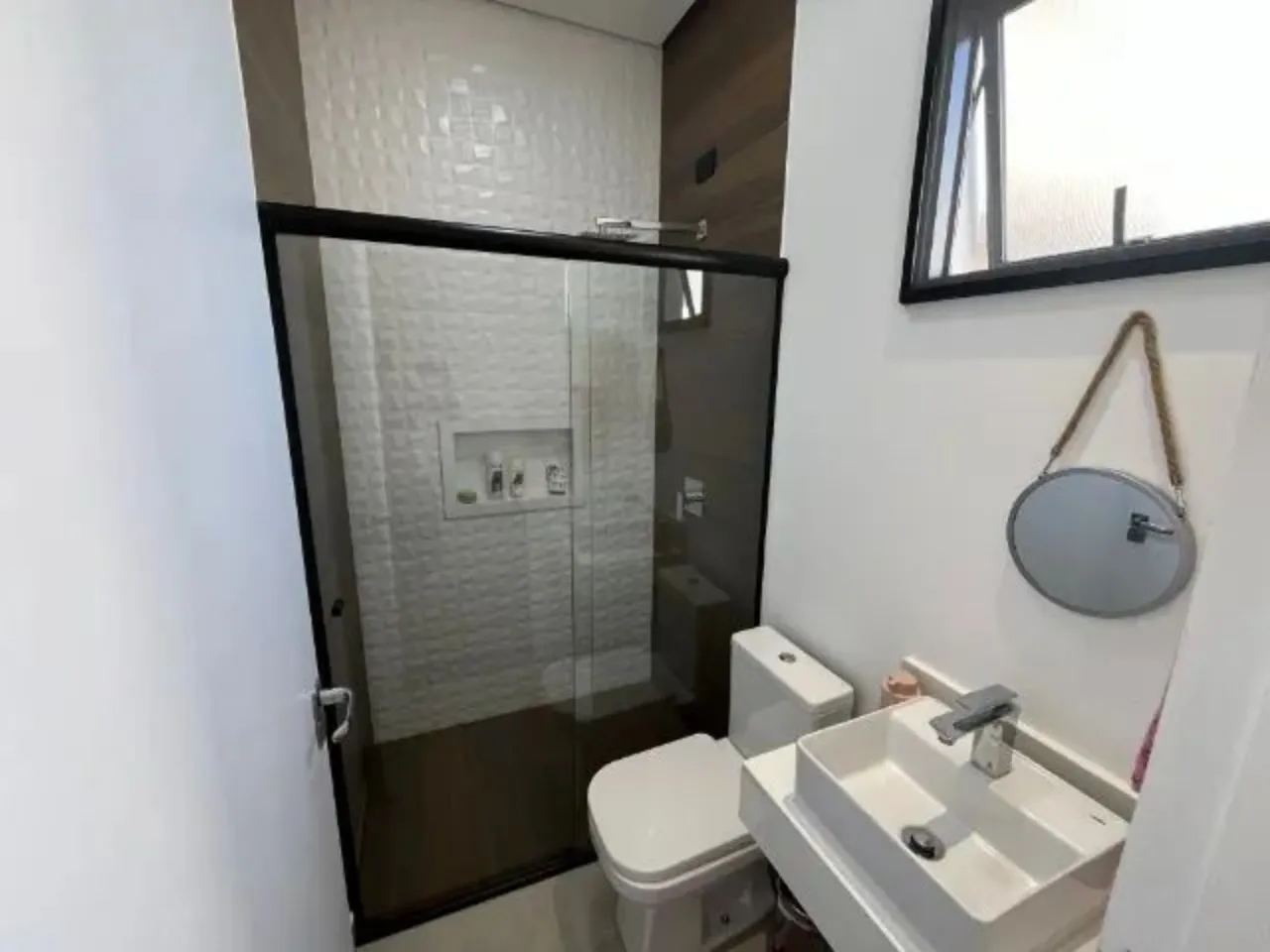 Imagem Casa em Condomínio de Luxo em Sorocaba-SP, 3 Quartos, 3 Suítes, 2 Salas, 5 Banheiros, 4 Vagas, 190m² no Wanel Ville.