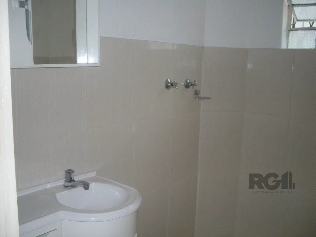 Imagem Casa comercial térrea na Av. Aparício Borges - Bairro Teresópolis