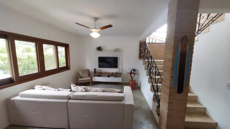 Imagem Casa em condomínio com segurança 24 horas localizado no Horto