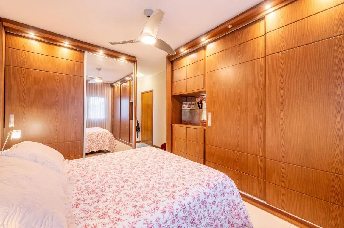 Imagem Apartamento de 4 dormitorios á Venda no Passo da Areia - Porto Alegre