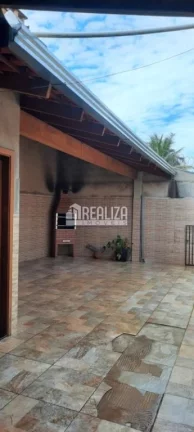 Imagem Casa à venda no bairro Jardim Elza Amuí IV, em Uberaba - 3 quartos, churrasqueira e móveis planejados