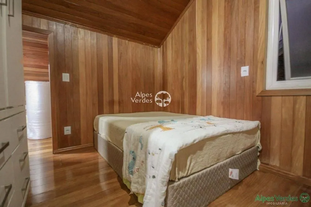 Imagem Vende-se linda casa geminada de 3 andares em Gramado · Mato Queimado