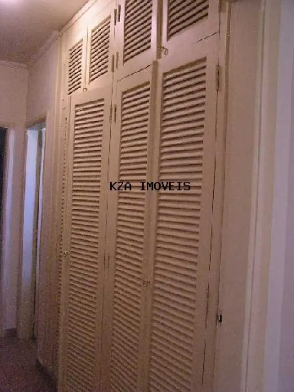 Imagem Imponente mansão de alto padrão em condomínio exclusivo de Valinhos-SP: 4 quartos, 2 suítes, 5 banheiros, 3 vagas, 450m².