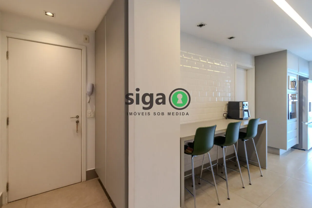 Imagem Apartamento à venda no Campo Belo - 219 m² - 3 suítes - 3 vagas - mobiliado - andar alto
