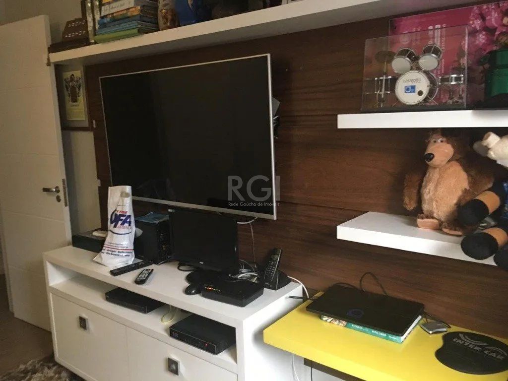 Imagem Casa para Venda - 230m², 3 dormitórios, sendo 3 suites, 3 vagas - Chácara das Pedras