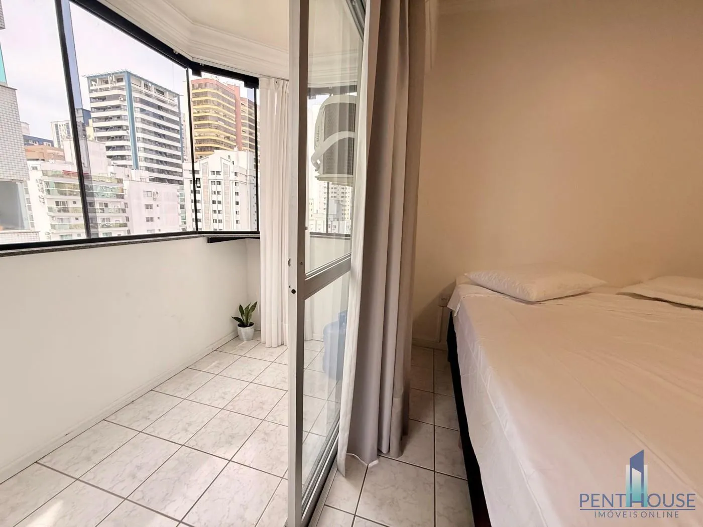 Imagem Apartamento Zona Central para Venda em Balneário Camboriú, CENTRO, 2 dormitórios, 1 suíte, 2 banheiros, 1 vaga
