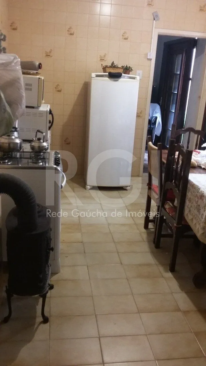 Imagem Casa com 4 quartos, 4 banheiros e amplo pátio no miolo do bairro Cidade Baixa!