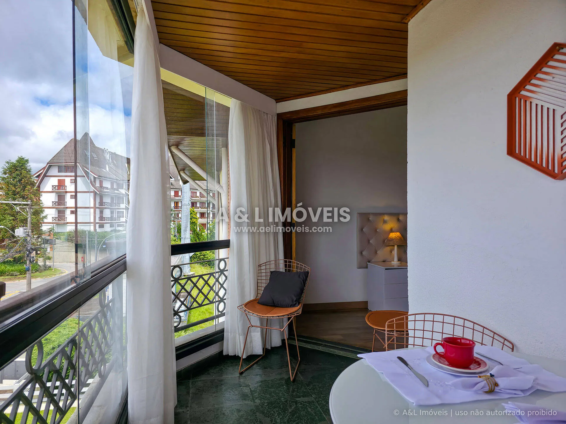 Imagem Duplex Vila Everest | 75 m², 2 Suítes, Lareira e Varandas Envidraçadas