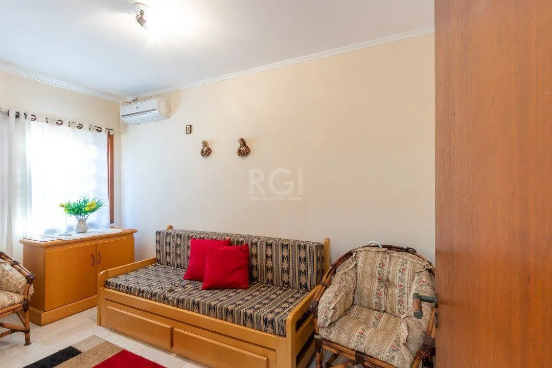 Imagem Casa a venda com piscina, 4 quartos, sendo 1 suite, 3 vagas