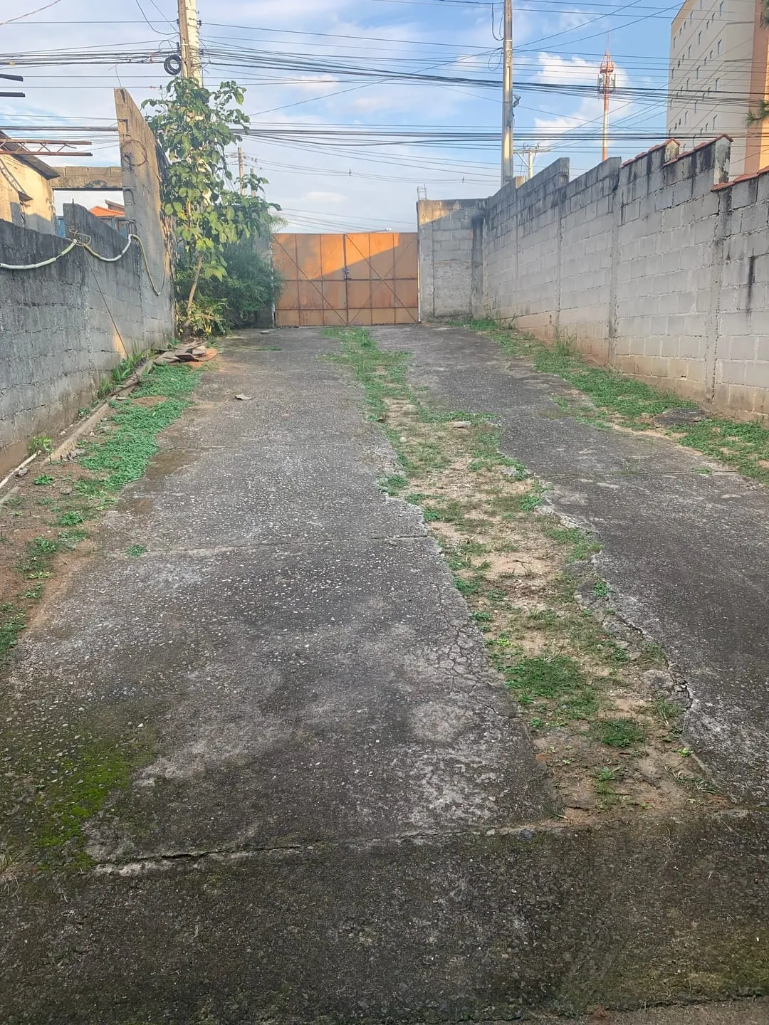 Foto do imóvel Casa à venda e locação 2 Quartos, 1 Suite, 4 Vagas, 8473.76M², Vila São Benedito, Pindamonhangaba - SP