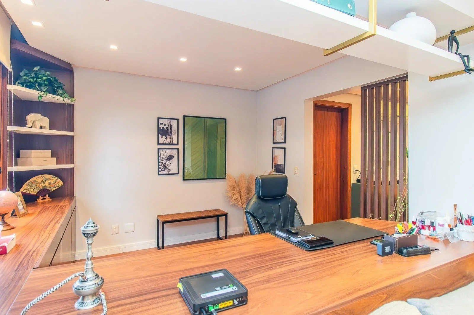 Imagem Apartamento Reformado e Mobiliado com 101m² e 2 Vagas no Coração do Rio Branco