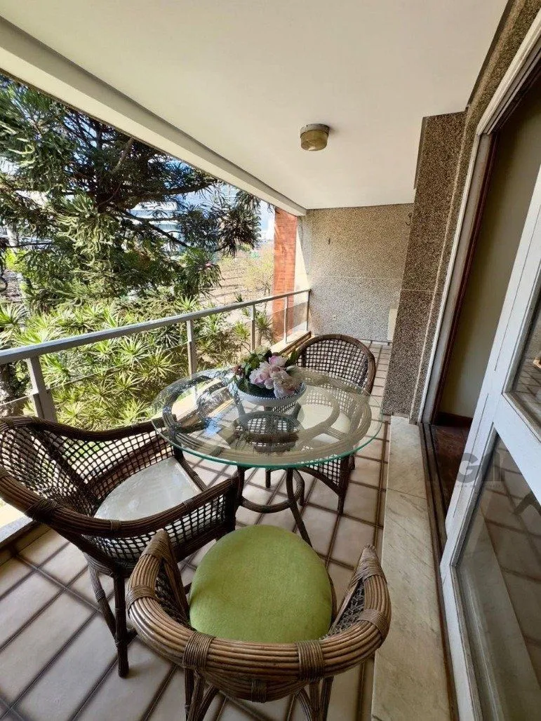 Imagem Cobertura duplex a venda semi mobiliada no bairro Petrópolis.