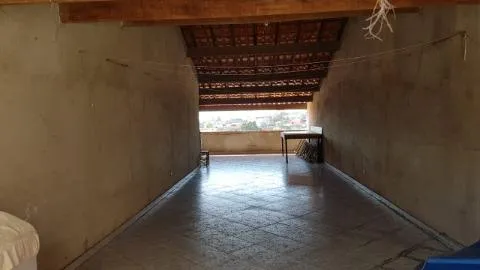 Imagem VENDA DE SOBRADO NO JARDIM PRESIDENTE DUTRA, EM GUARULHOS/SP, 300m² com 4 quartos, suíte, salão amplo e coberto e garagem para 02 autos. CONSULTE-NOS.
