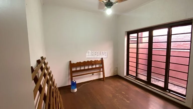 Imagem Casa com 3 dormitórios e suíte no bairro Fabrício em Uberaba
