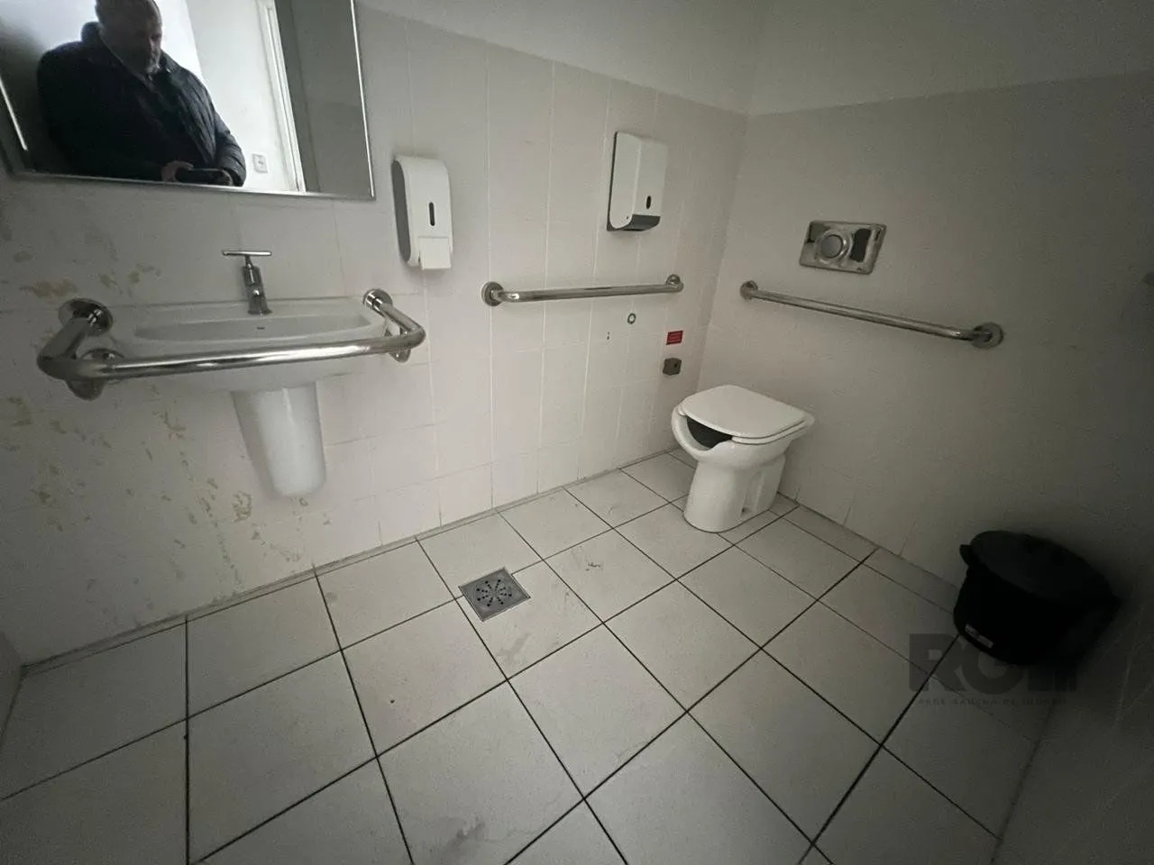 Imagem Loja para Venda - 450m², 0 dormitórios, 1 vaga - Petrópolis